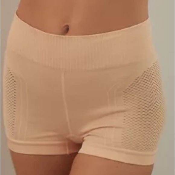 Urban Outfitters Out From Under Echo Seamless Sports Shortie - Beige Neutral Tan - Picture 1 of 5